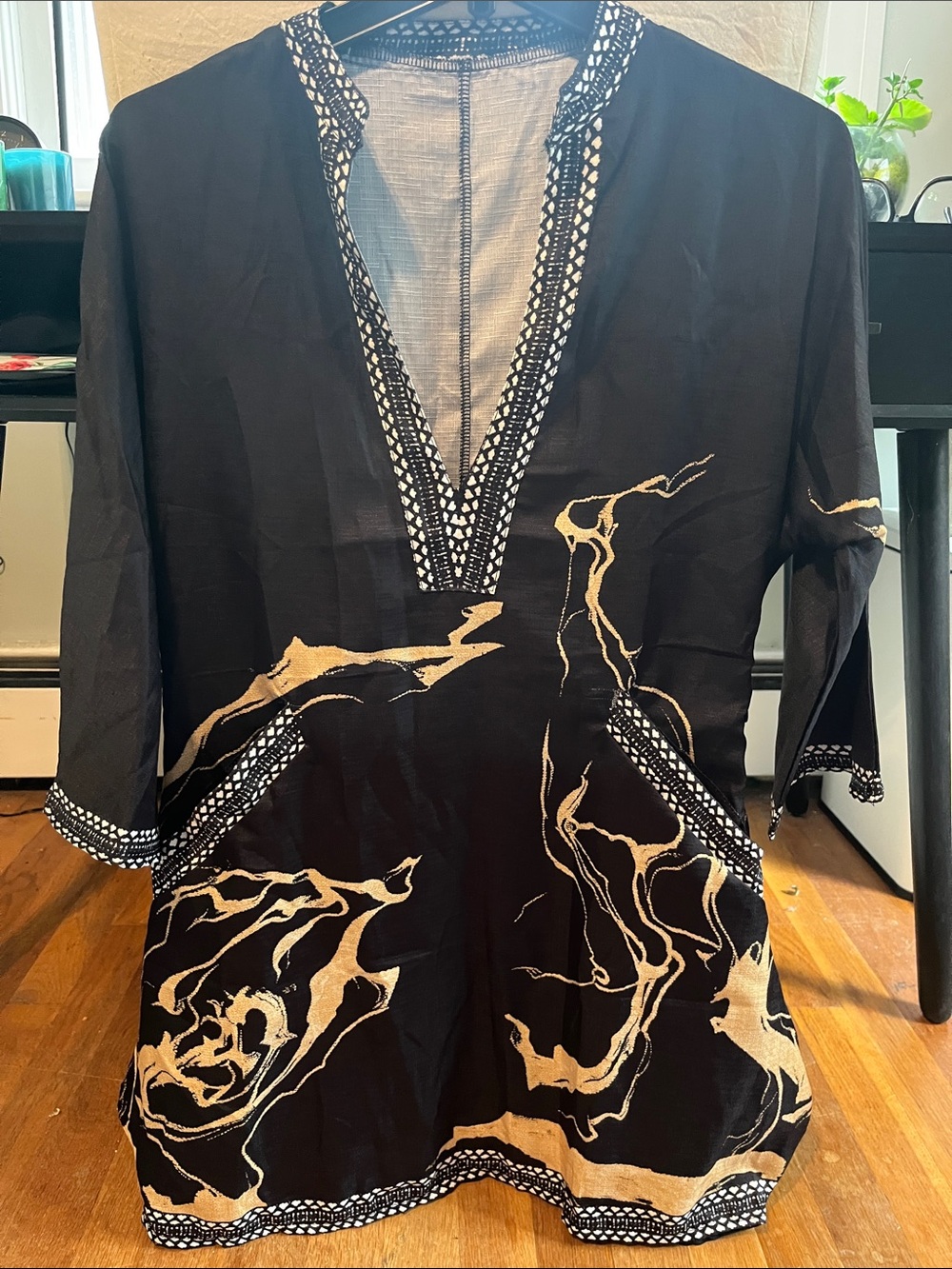 Meet Ivory Black and Gold V-neck Mini Dress/Sz Large